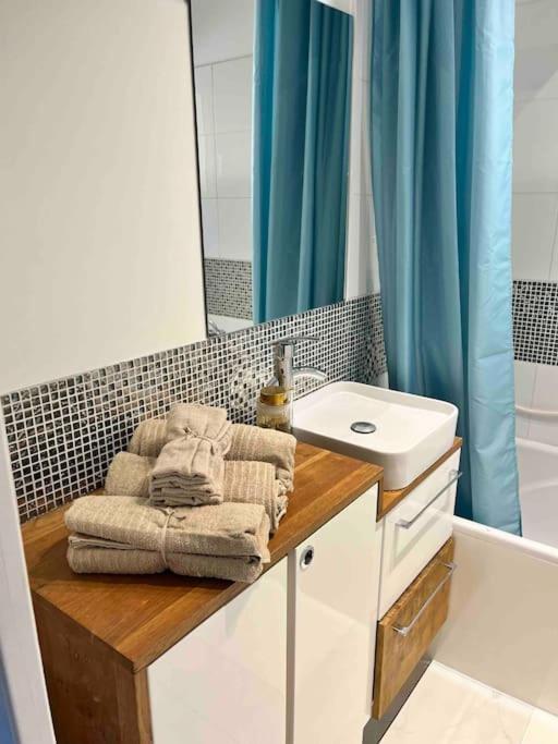 Charmant Studio Pour 3 Personnes Валлорис Экстерьер фото